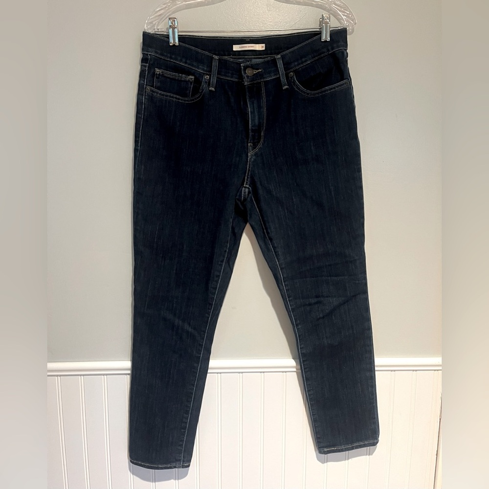 Levi’s Slimming Skinny Dark Wash Jeans Size Women’s 31/26